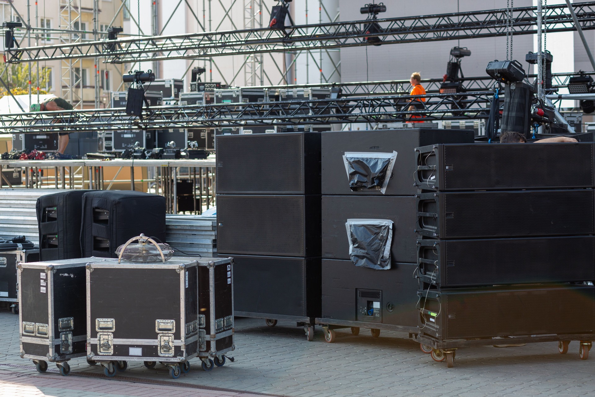 Stage equipment for the organization of concert shows
